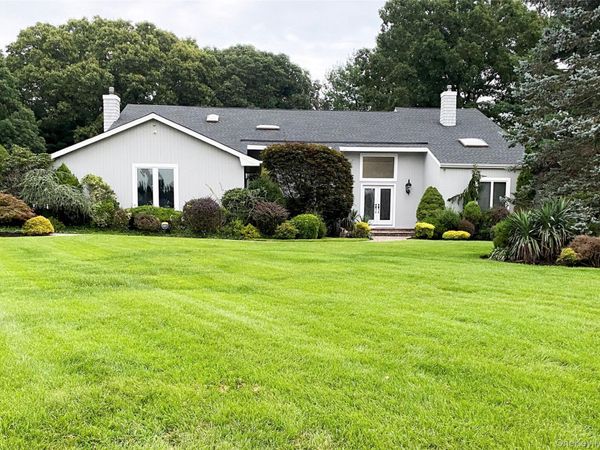 4 Laurelwood Court, Dix Hills, NY 11746