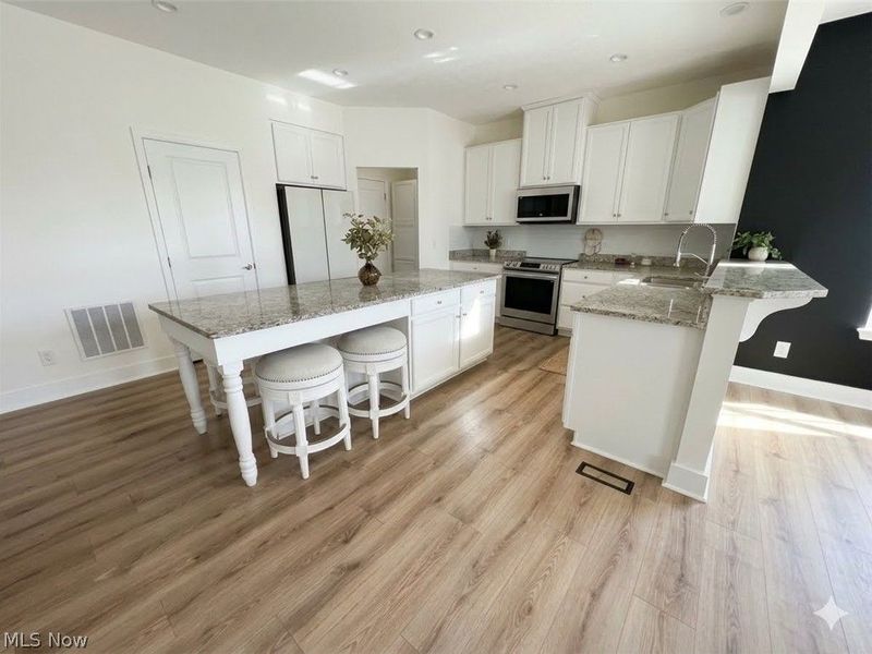 3241 Boettler Street NE, Canton, OH 44721 Photo 7