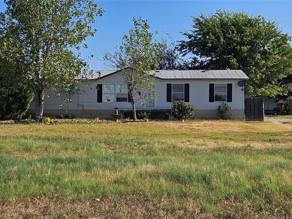 8913 Holly Road , Alvarado, TX 76009