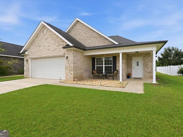 305 Lamplight Drive, Bryon, GA 31008