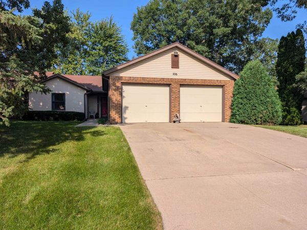1016 Baxter Lane, FREEPORT, IL 61032