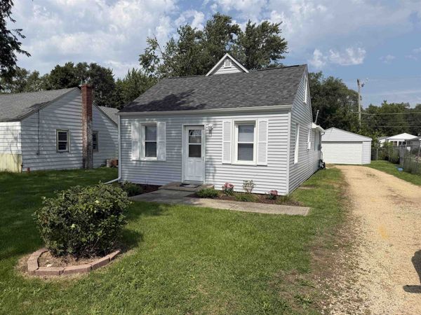 918 WINDSOR Road, LOVES PARK, IL 61111