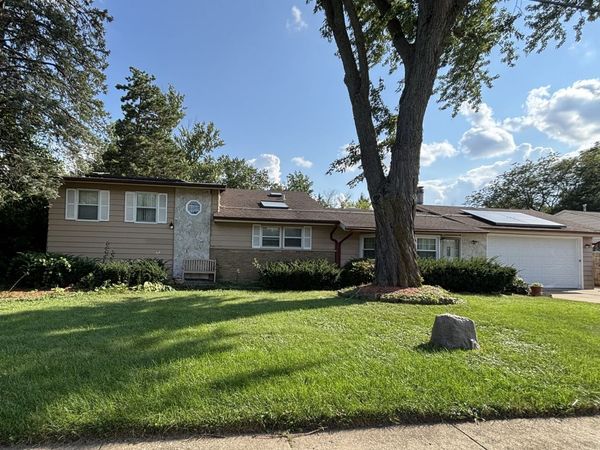 11 W Palatine (FRONTAGE) Road , Prospect Heights, IL 60070