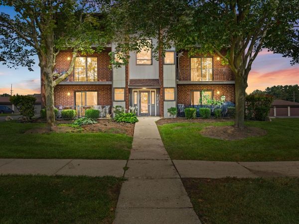 1221 Chalet Road, Unit 200, Naperville, IL 60563