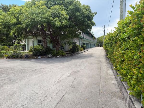 701 S Royal Poinciana Blvd, Unit 12, Miami Springs, FL 33166