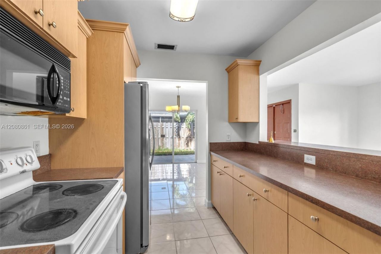 6112 SW 3rd St , Unit 2, Margate, FL 33068 Photo