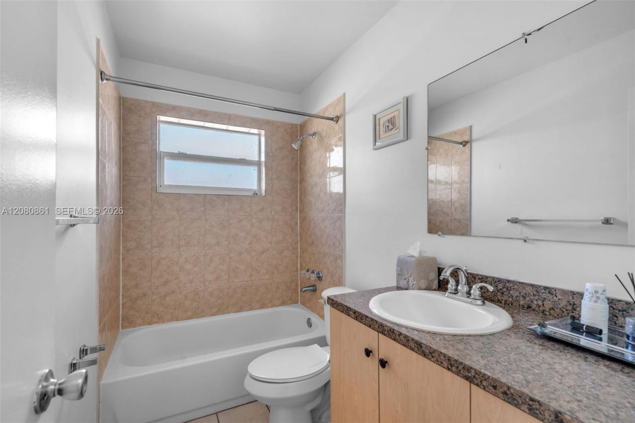 6112 SW 3rd St , Unit 2, Margate, FL 33068 Photo