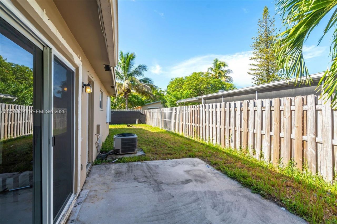 6112 SW 3rd St , Unit 2, Margate, FL 33068 Photo