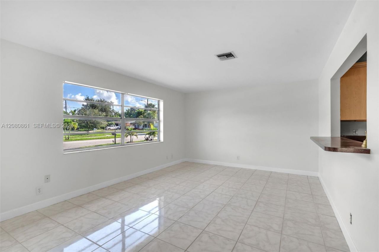 6112 SW 3rd St , Unit 2, Margate, FL 33068 Photo