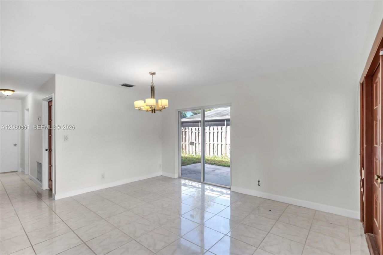6112 SW 3rd St , Unit 2, Margate, FL 33068 Photo