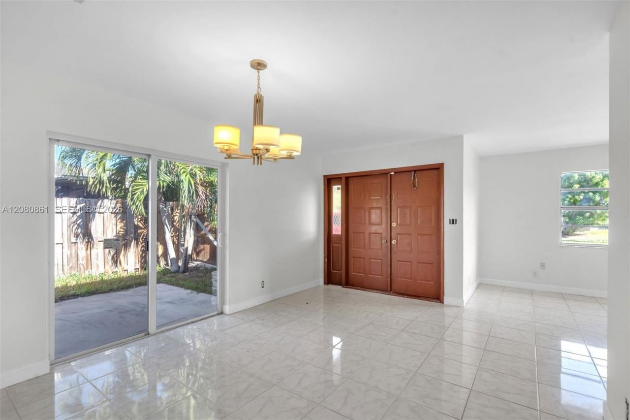 6112 SW 3rd St , Unit 2, Margate, FL 33068 Photo