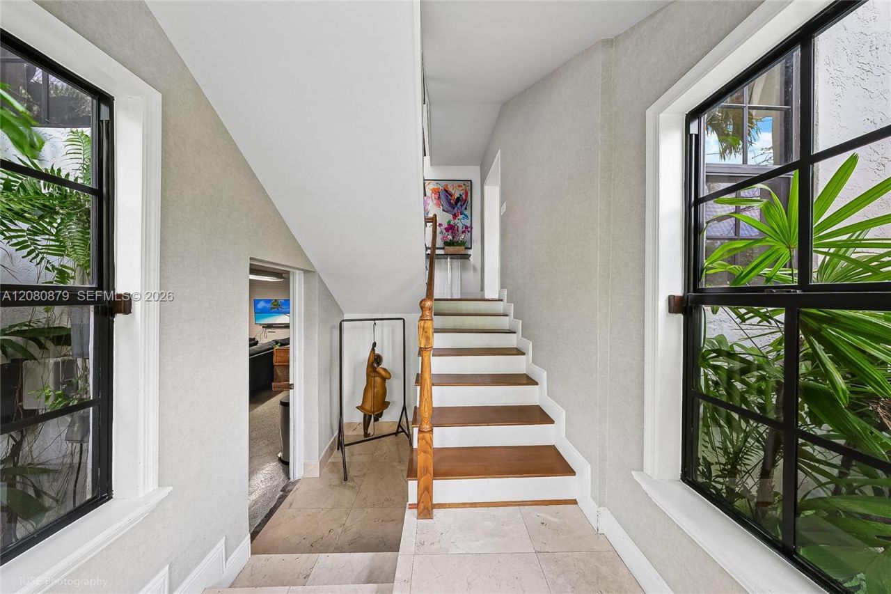 596 Fernwood Rd, Unit B, Key Biscayne, FL 33149 Photo