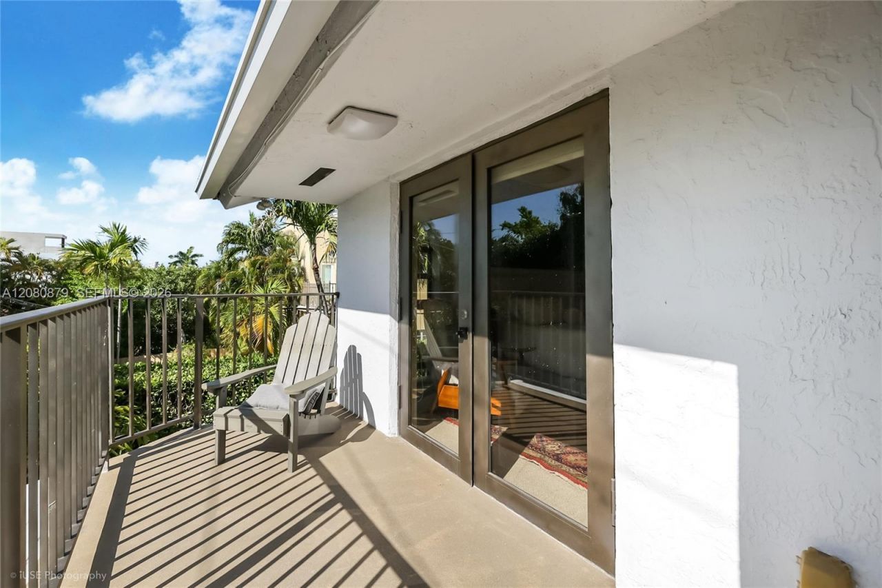 596 Fernwood Rd, Unit B, Key Biscayne, FL 33149 Photo