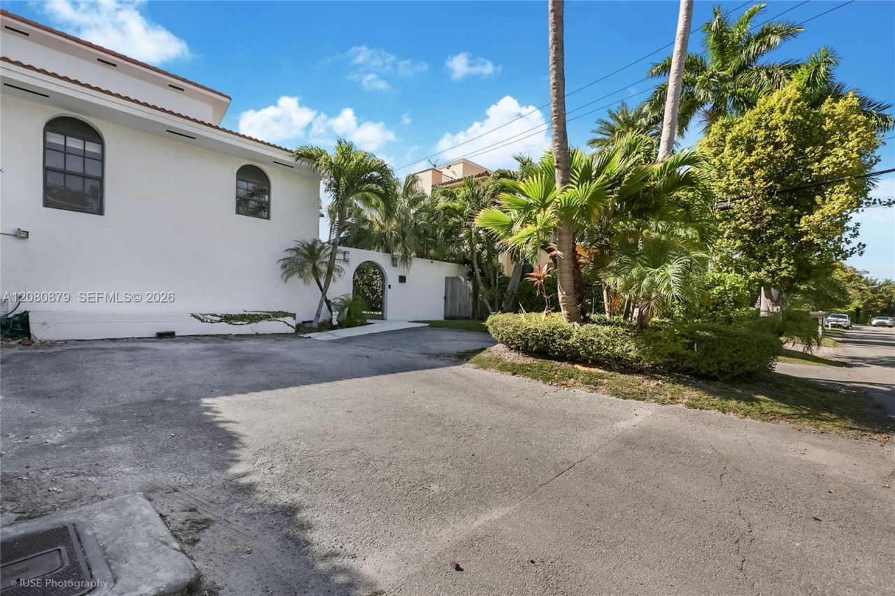 596 Fernwood Rd , Unit B, Key Biscayne, FL 33149 Photo
