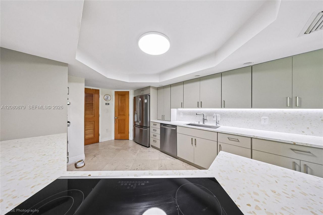 596 Fernwood Rd, Unit B, Key Biscayne, FL 33149 Photo