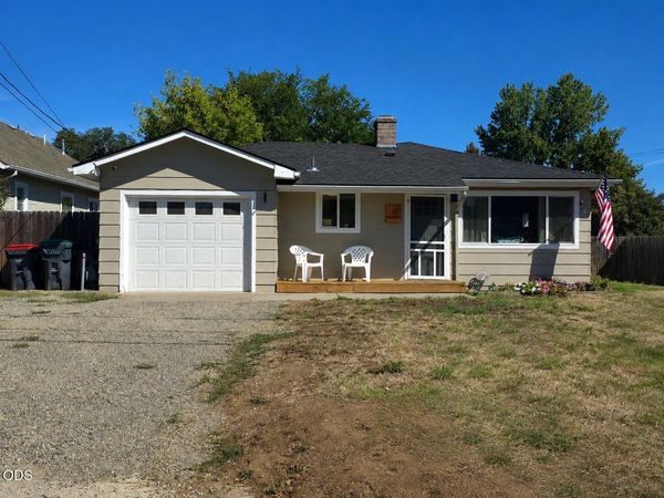 575 Bush Street, Central Point, OR 97502