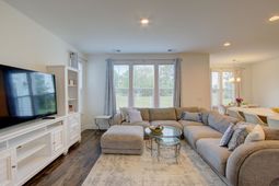 357 Chapman Circle photo 4