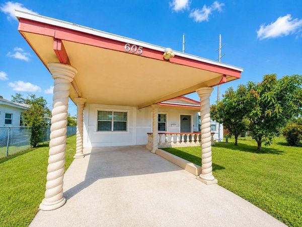 605 CARVER DRIVE , LAKE WALES, FL 33853