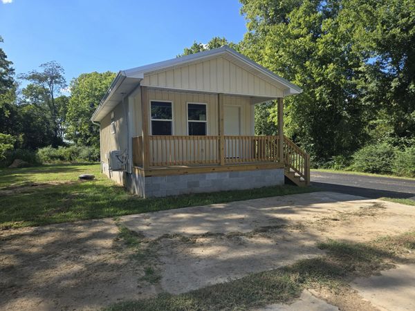 105 Fairground Dr , Waverly, TN 37185