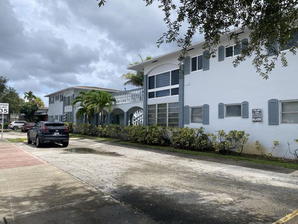 5112 HOLLYWOOD Boulevard, Unit 25, Hollywood, FL 33021