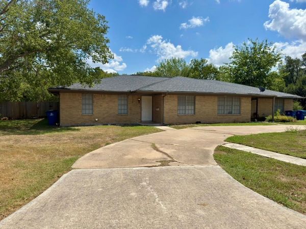 820 S Blanco ST , Unit B, Lockhart, TX 78644
