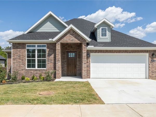 1618 N Pershing Street , Fayetteville, AR 72704