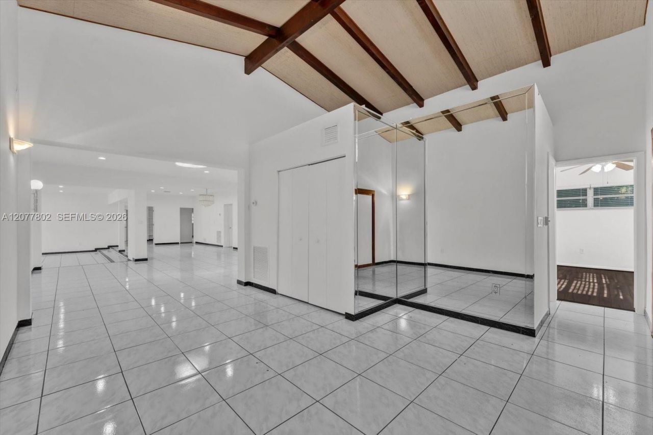 4560 Prairie Ave, Miami Beach, FL 33140 Photo