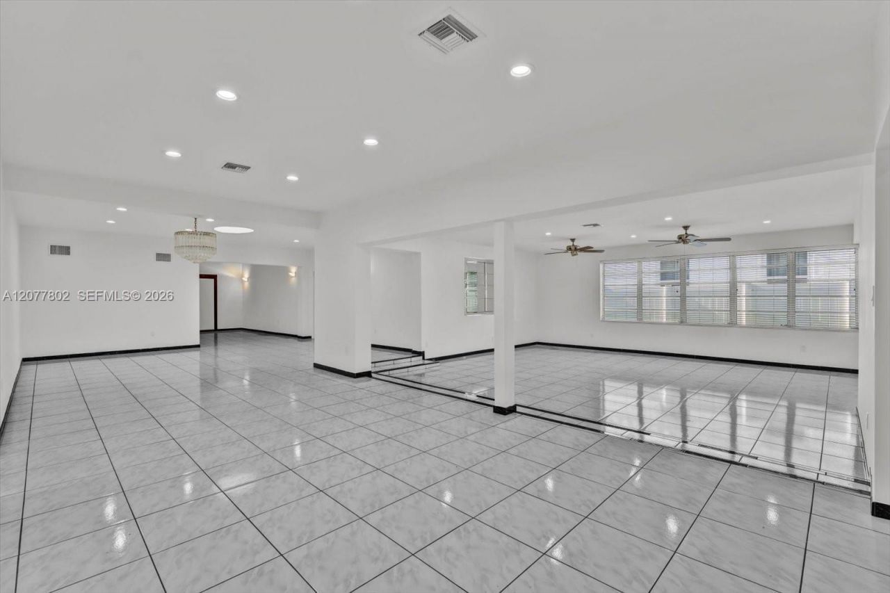 4560 Prairie Ave, Miami Beach, FL 33140 Photo