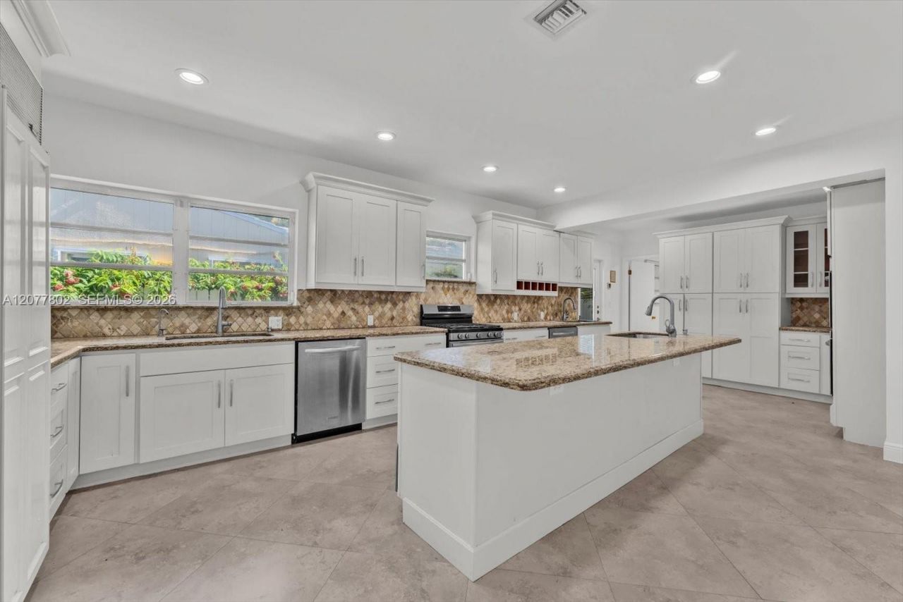 4560 Prairie Ave, Miami Beach, FL 33140 Photo