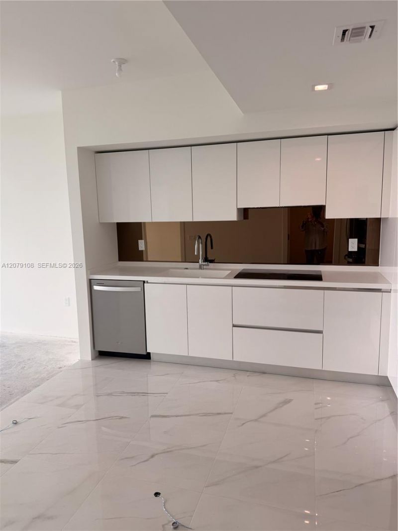 1170 E Hallandale Beach, Unit 403, Hallandale Beach, FL 33009 Photo