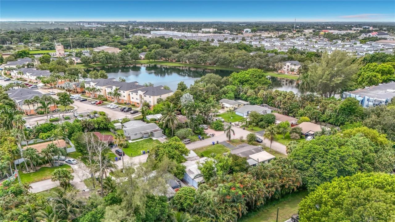 5661 Allen St, Hollywood, FL 33021 Photo