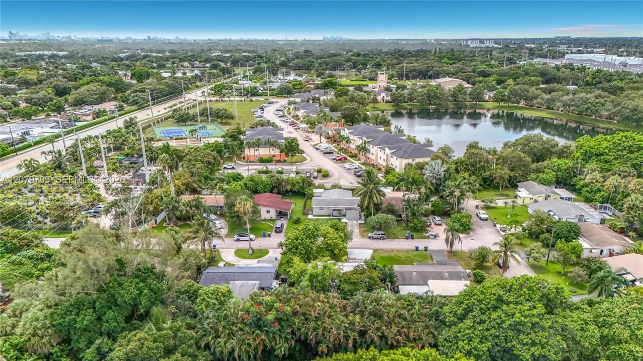 5661 Allen St, Hollywood, FL 33021 Photo