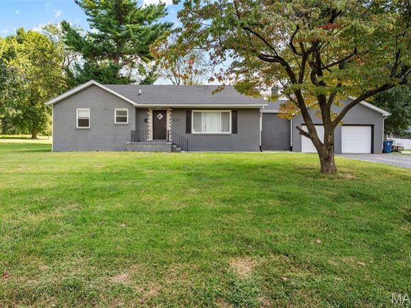 614 S Main Street , Troy, IL 62294