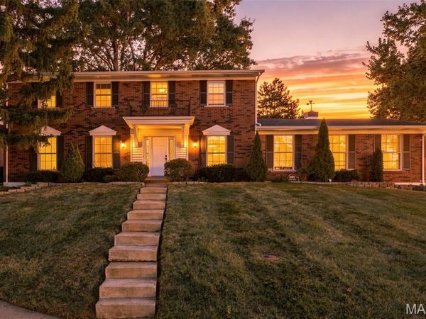 1009 Spinoza Place, Ballwin, MO 63011
