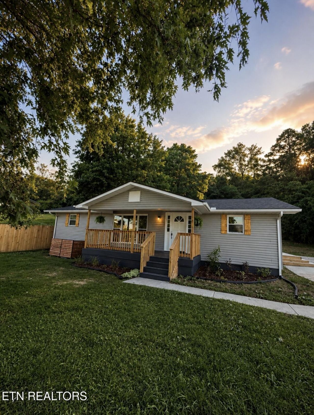 462 Island Ford Rd, Jacksboro, TN 37757 Main Photo