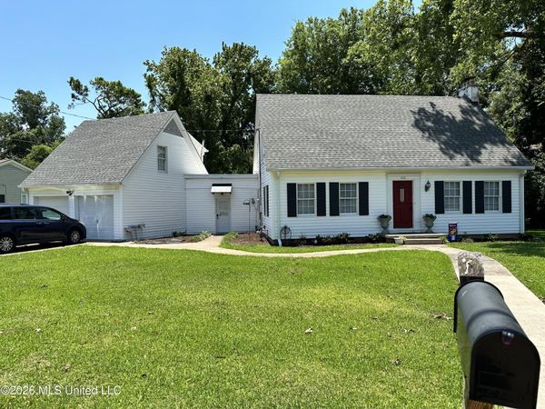 1700 Robinson Street, Natchez, MS 39120