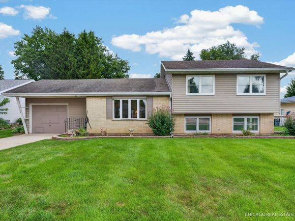 11112 Sunset Lane, Huntley, IL 60142