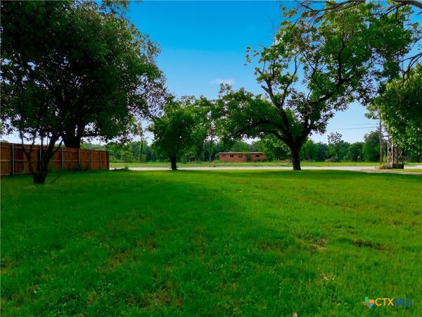 703 N Reagan Street, West, TX 76691