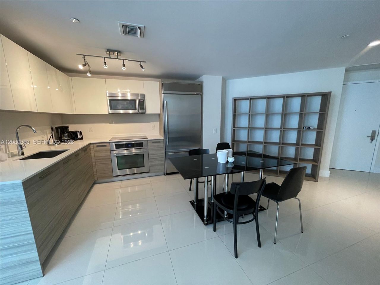 1300 Brickell Bay Dr , Unit 2010, Miami, FL 33131 Photo