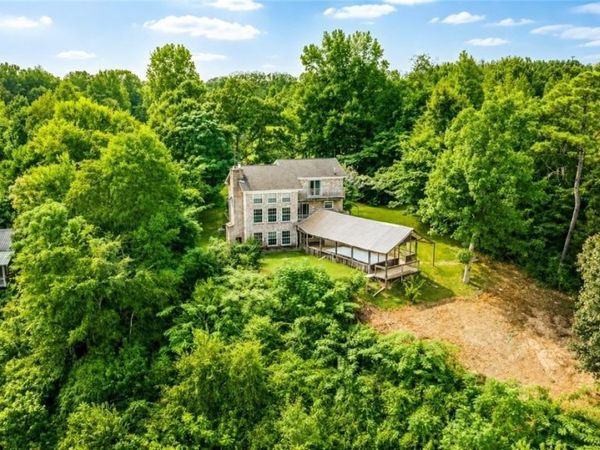 17385 Spencers Cove Road , Northport, AL 35475