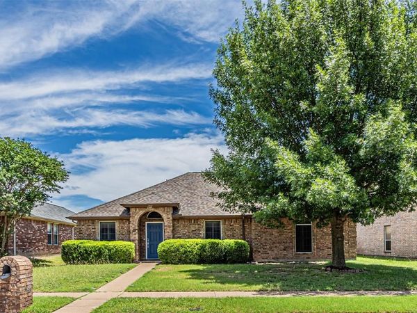 108 Oak Hollow Lane, Red Oak, TX 75154