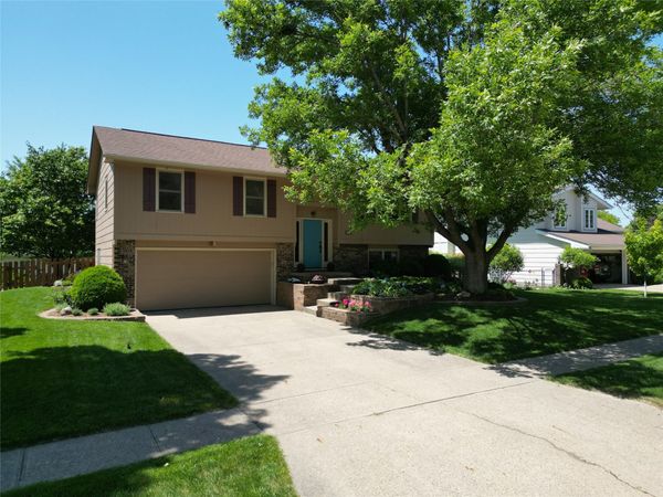 4520 78th Street , Urbandale, IA 50322