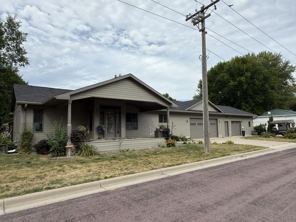 401 Pleasant Street, Lakefield, MN 56150