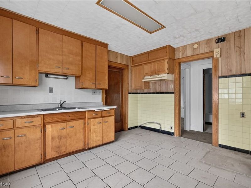 1646 Burgess Road, Cleveland, OH 44112 Photo 10
