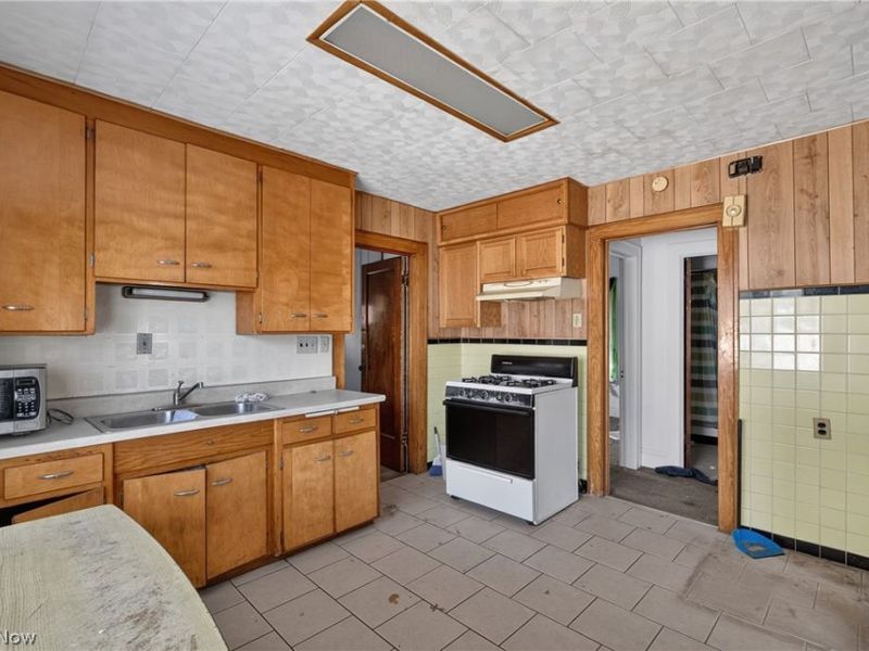 1646 Burgess Road, Cleveland, OH 44112 Photo 12