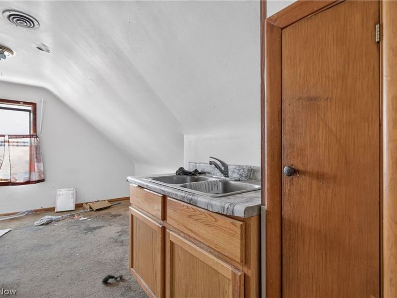1646 Burgess Road, Cleveland, OH 44112 Photo 22