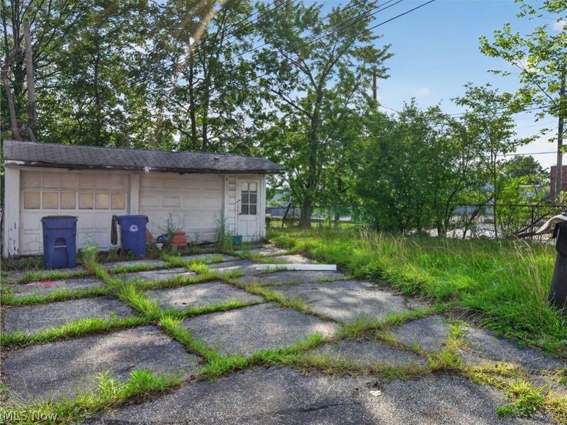 1646 Burgess Road, Cleveland, OH 44112 Photo 4
