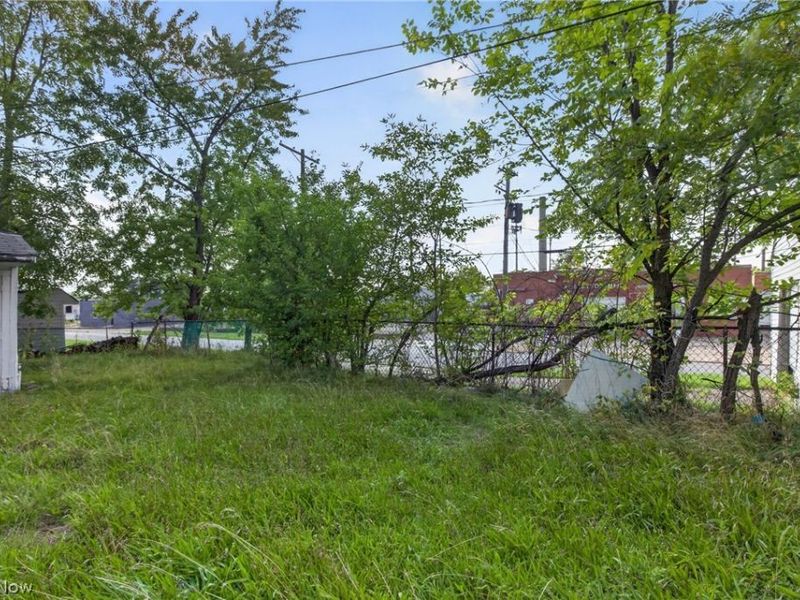 1646 Burgess Road, Cleveland, OH 44112 Photo 5