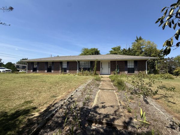922 Rockefeller Ave., Tupelo, MS 38801