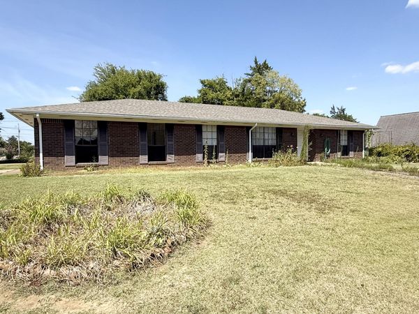 922 Rockefeller Ave., Tupelo, MS 38801